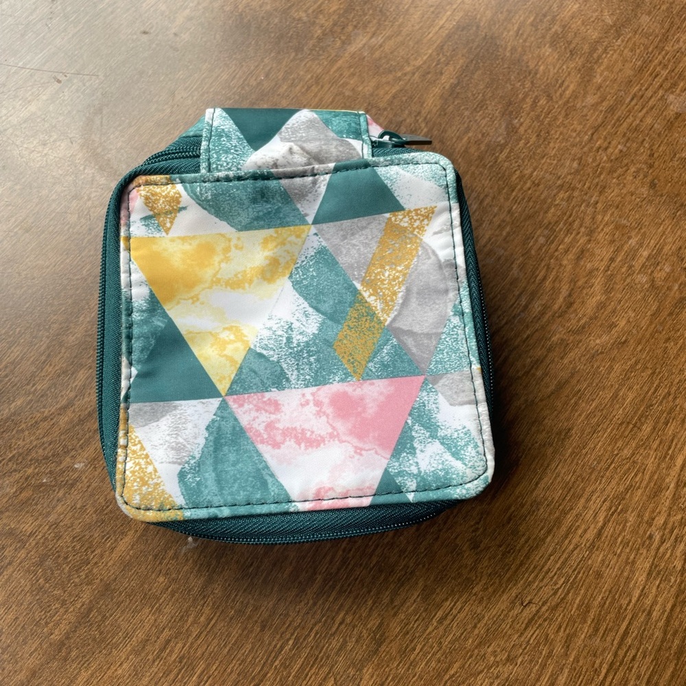 Thirty one small accessories bag with zipper